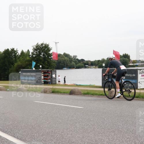 15.06.2025 - 27. Vierlanden-Triathlon H.Heesch http://msf.ph/oto/8007883 15.06.2025 10:45:15 Radfahren 400, 456, 458 meine-sportfotos.de
