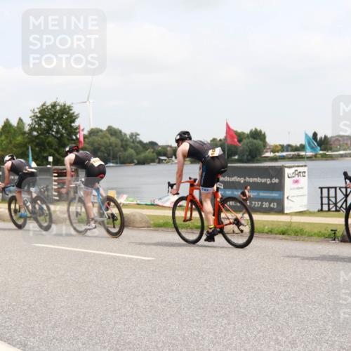 21.06.2025 - 27. Vierlanden-Triathlon H.Heesch http://msf.ph/oto/8007887 15.06.2025 12:11:31 Radfahren 705, 1014, 1015, 1016, 1017, 1018, 1024 meine-sportfotos.de