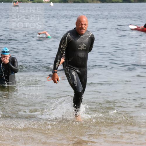 15.06.2025 - 27. Vierlanden-Triathlon Lena Gebhardt http://msf.ph/oto/8007888 15.06.2025 10:05:34 Schwimmen 366, 378, 401, 409, 413, 450, 456 meine-sportfotos.de