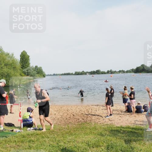 21.06.2025 - 27. Vierlanden-Triathlon MichiJ http://msf.ph/oto/8007891 15.06.2026 10:08:09 Schwimmen 295, 373, 399, 403 meine-sportfotos.de