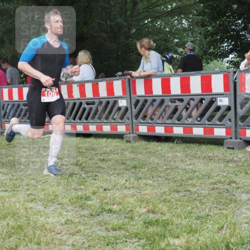 21.06.2025 - 27. Vierlanden-Triathlon KatJ http://msf.ph/oto/8007897 15.06.2025 13:01:08 Ziel 106 meine-sportfotos.de