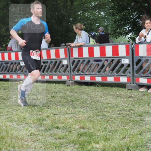 21.06.2025 - 27. Vierlanden-Triathlon KatJ http://msf.ph/oto/8007906 15.06.2025 13:01:08 Ziel 106 meine-sportfotos.de