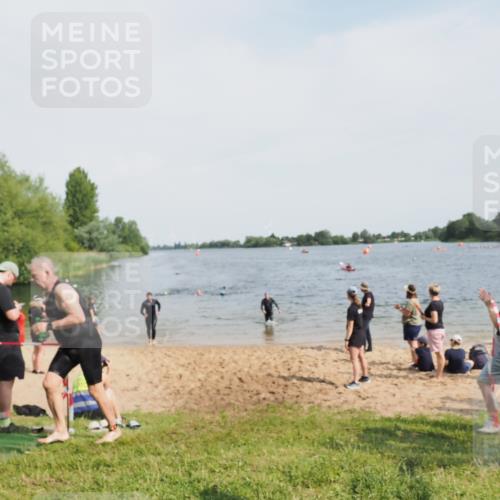 21.06.2025 - 27. Vierlanden-Triathlon MichiJ http://msf.ph/oto/8007914 15.06.2026 10:08:09 Schwimmen 295, 373, 399, 403 meine-sportfotos.de