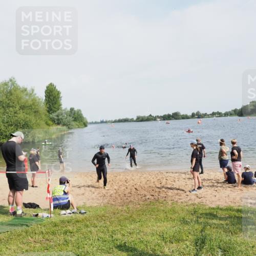 21.06.2025 - 27. Vierlanden-Triathlon MichiJ http://msf.ph/oto/8007945 15.06.2026 10:08:12 Schwimmen 295, 373, 399, 403 meine-sportfotos.de