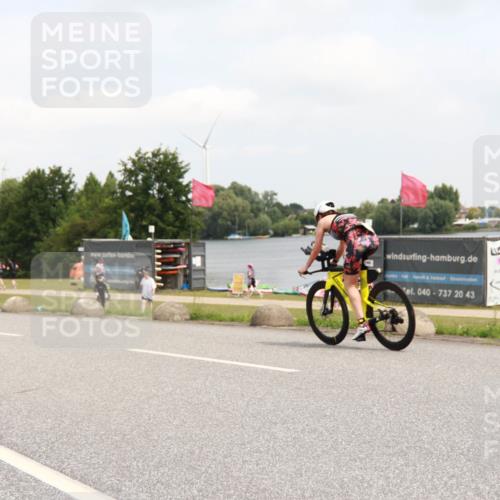 21.06.2025 - 27. Vierlanden-Triathlon H.Heesch http://msf.ph/oto/8007947 15.06.2025 12:12:17 Radfahren 931 meine-sportfotos.de