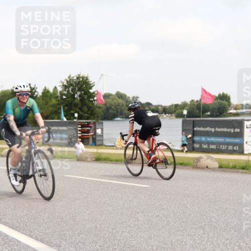 21.06.2025 - 27. Vierlanden-Triathlon H.Heesch http://msf.ph/oto/8007954 15.06.2025 12:12:34 Radfahren 905 meine-sportfotos.de