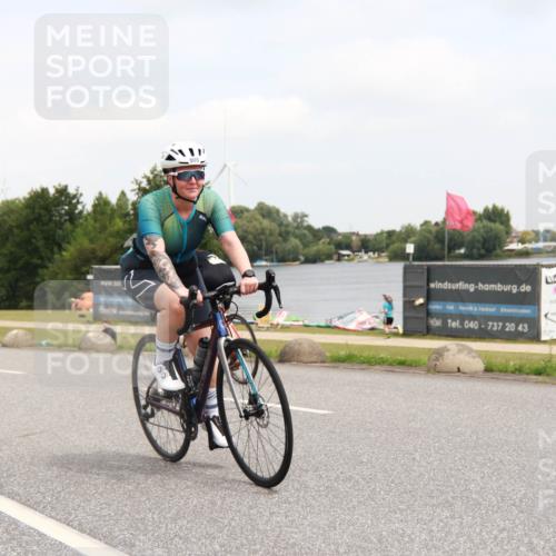 21.06.2025 - 27. Vierlanden-Triathlon H.Heesch http://msf.ph/oto/8007959 15.06.2025 12:12:34 Radfahren 905 meine-sportfotos.de