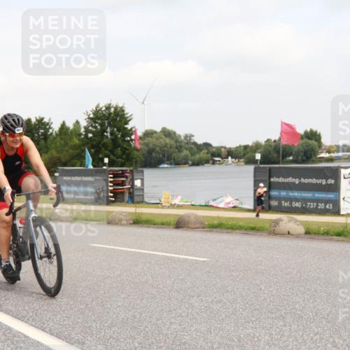21.06.2025 - 27. Vierlanden-Triathlon H.Heesch http://msf.ph/oto/8007964 15.06.2025 12:12:44 Radfahren 903 meine-sportfotos.de