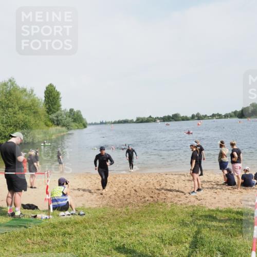 21.06.2025 - 27. Vierlanden-Triathlon MichiJ http://msf.ph/oto/8007969 15.06.2026 10:08:13 Schwimmen 295, 373, 399, 403 meine-sportfotos.de