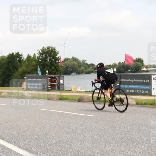 21.06.2025 - 27. Vierlanden-Triathlon H.Heesch http://msf.ph/oto/8007971 15.06.2025 12:12:45 Radfahren 903 meine-sportfotos.de
