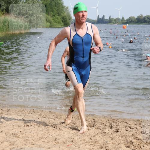 15.06.2025 - 27. Vierlanden-Triathlon Lena Gebhardt http://msf.ph/oto/8007988 15.06.2025 10:05:38 Schwimmen 366, 378, 392, 401, 413, 442, 450 meine-sportfotos.de