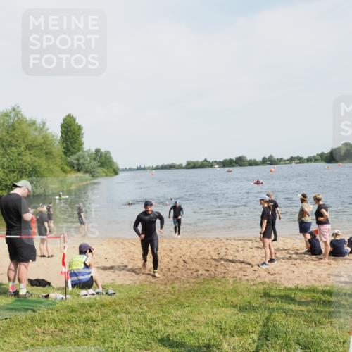 21.06.2025 - 27. Vierlanden-Triathlon MichiJ http://msf.ph/oto/8007995 15.06.2026 10:08:13 Schwimmen 295, 373, 399, 403 meine-sportfotos.de