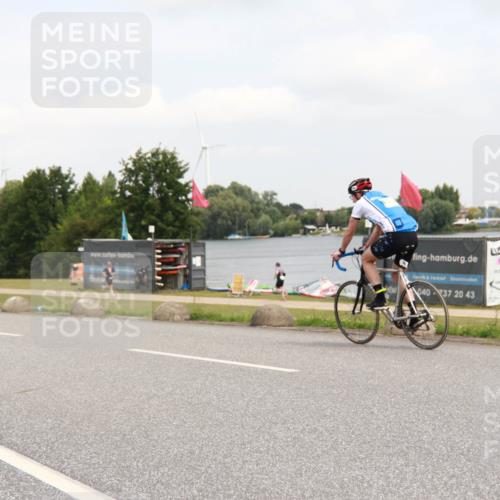 21.06.2025 - 27. Vierlanden-Triathlon H.Heesch http://msf.ph/oto/8007998 15.06.2025 12:12:51 Radfahren 875, 914 meine-sportfotos.de