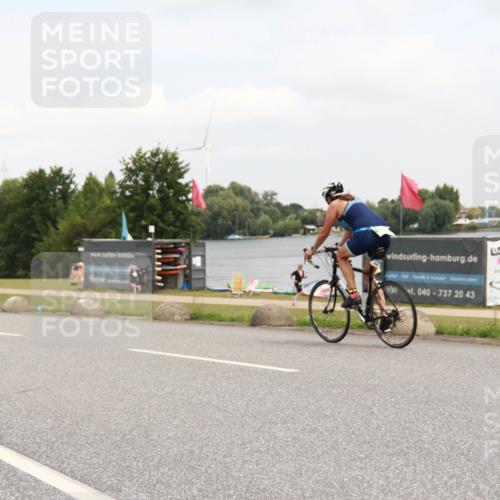 21.06.2025 - 27. Vierlanden-Triathlon H.Heesch http://msf.ph/oto/8008006 15.06.2025 12:12:54 Radfahren 71, 875, 914, 969 meine-sportfotos.de