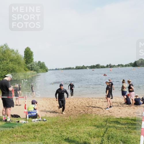 21.06.2025 - 27. Vierlanden-Triathlon MichiJ http://msf.ph/oto/8008008 15.06.2026 10:08:13 Schwimmen 295, 373, 399, 403 meine-sportfotos.de