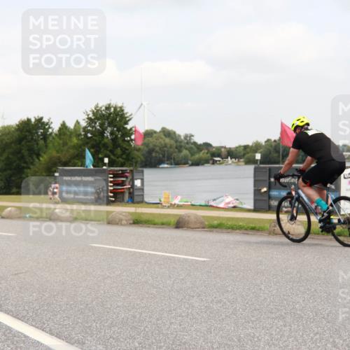 21.06.2025 - 27. Vierlanden-Triathlon H.Heesch http://msf.ph/oto/8008020 15.06.2025 12:12:56 Radfahren 71, 875, 922, 940, 969 meine-sportfotos.de