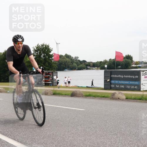 15.06.2025 - 27. Vierlanden-Triathlon H.Heesch http://msf.ph/oto/8008027 15.06.2025 10:45:40 Radfahren 81, 84, 415 meine-sportfotos.de
