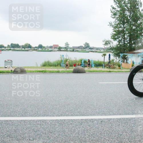 21.06.2025 - 27. Vierlanden-Triathlon H.Heesch http://msf.ph/oto/8008030 15.06.2025 13:26:37 Radfahren 1108, 1112, 1123, 1132, 1143, 1160, 1300 meine-sportfotos.de