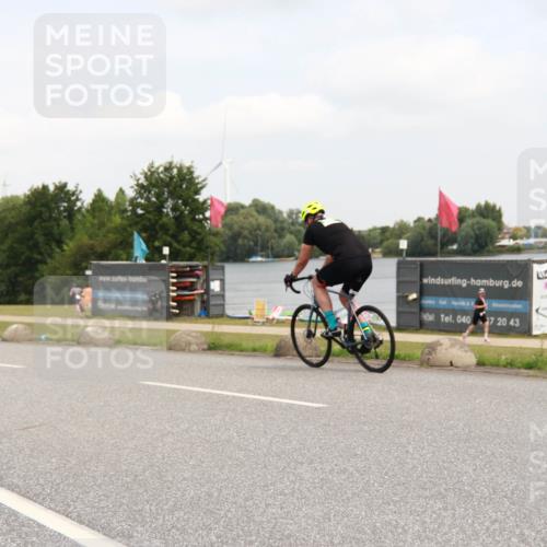 21.06.2025 - 27. Vierlanden-Triathlon H.Heesch http://msf.ph/oto/8008032 15.06.2025 12:12:56 Radfahren 71, 875, 922, 940, 969 meine-sportfotos.de