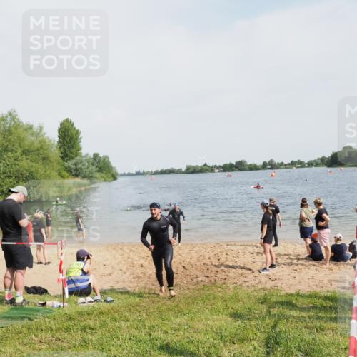 21.06.2025 - 27. Vierlanden-Triathlon MichiJ http://msf.ph/oto/8008036 15.06.2026 10:08:14 Schwimmen 295, 373, 399, 403 meine-sportfotos.de