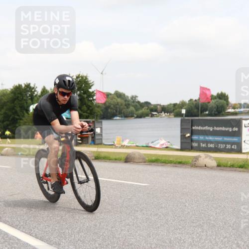 21.06.2025 - 27. Vierlanden-Triathlon H.Heesch http://msf.ph/oto/8008047 15.06.2025 12:13:22 Radfahren 727 meine-sportfotos.de