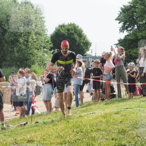 15.06.2025 - 27. Vierlanden-Triathlon KatJ http://msf.ph/oto/8008054 15.06.2025 10:06:31 Schwimmen 394, 434, 447 meine-sportfotos.de