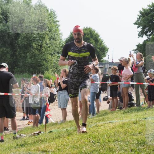 15.06.2025 - 27. Vierlanden-Triathlon KatJ http://msf.ph/oto/8008088 15.06.2025 10:06:32 Schwimmen 394, 434, 440, 447 meine-sportfotos.de