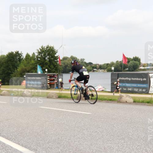 21.06.2025 - 27. Vierlanden-Triathlon H.Heesch http://msf.ph/oto/8008093 15.06.2025 12:13:43 Radfahren 890, 941, 950 meine-sportfotos.de