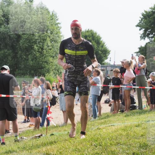 15.06.2025 - 27. Vierlanden-Triathlon KatJ http://msf.ph/oto/8008106 15.06.2025 10:06:32 Schwimmen 394, 434, 440, 447 meine-sportfotos.de