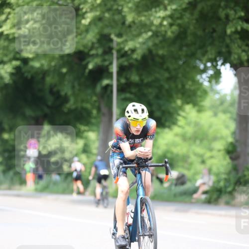 15.06.2025 - 7 Türme Triathlon Yannick Fuchs http://msf.ph/oto/8008108 15.06.2025 13:22:18 Radfahren 260, 458, 631, 803, 983 meine-sportfotos.de