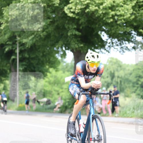 15.06.2025 - 7 Türme Triathlon Yannick Fuchs http://msf.ph/oto/8008130 15.06.2025 13:22:19 Radfahren 260, 458, 631, 803, 983 meine-sportfotos.de