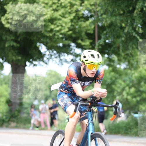 15.06.2025 - 7 Türme Triathlon Yannick Fuchs http://msf.ph/oto/8008145 15.06.2025 13:22:19 Radfahren 260, 458, 631, 803, 983 meine-sportfotos.de