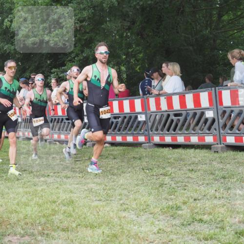 21.06.2025 - 27. Vierlanden-Triathlon KatJ http://msf.ph/oto/8008148 15.06.2025 13:02:15 Ziel 73, 727, 755, 1009, 1039, 1041, 1042, 1043 meine-sportfotos.de
