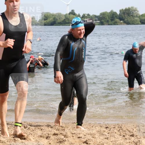 15.06.2025 - 27. Vierlanden-Triathlon Lena Gebhardt http://msf.ph/oto/8008153 15.06.2025 10:05:43 Schwimmen 366, 378, 392, 401, 413, 435, 442, 450 meine-sportfotos.de