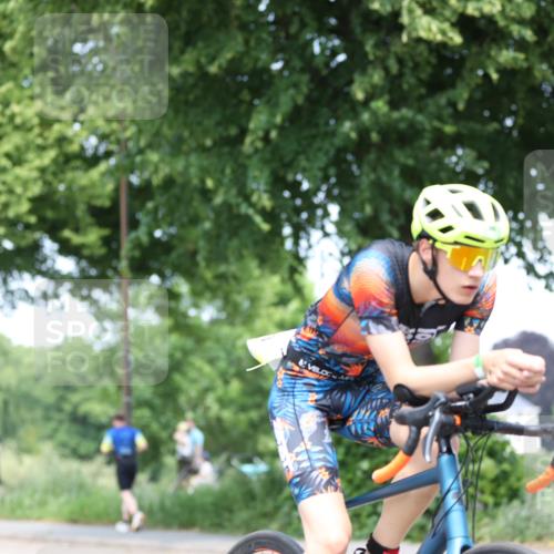 15.06.2025 - 7 Türme Triathlon Yannick Fuchs http://msf.ph/oto/8008155 15.06.2025 13:22:19 Radfahren 260, 458, 631, 803, 983 meine-sportfotos.de