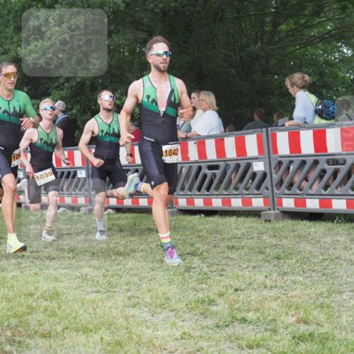 21.06.2025 - 27. Vierlanden-Triathlon KatJ http://msf.ph/oto/8008163 15.06.2025 13:02:15 Ziel 73, 727, 755, 1009, 1039, 1041, 1042, 1043 meine-sportfotos.de