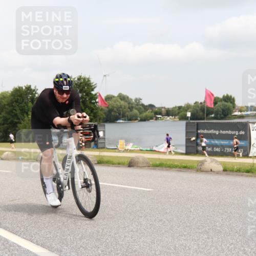 21.06.2025 - 27. Vierlanden-Triathlon H.Heesch http://msf.ph/oto/8008166 15.06.2025 12:14:35 Radfahren 668, 935 meine-sportfotos.de