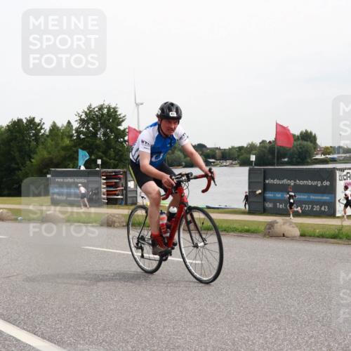 15.06.2025 - 27. Vierlanden-Triathlon H.Heesch http://msf.ph/oto/8008202 15.06.2025 10:46:58 Radfahren 315, 325, 364, 455 meine-sportfotos.de