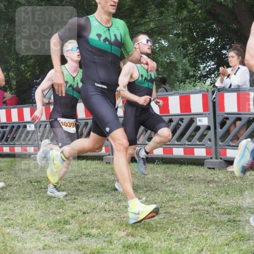 21.06.2025 - 27. Vierlanden-Triathlon KatJ http://msf.ph/oto/8008210 15.06.2025 13:02:16 Ziel 73, 727, 755, 1009, 1039, 1041, 1042, 1043 meine-sportfotos.de