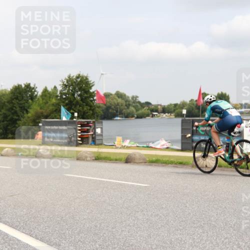 21.06.2025 - 27. Vierlanden-Triathlon H.Heesch http://msf.ph/oto/8008217 15.06.2025 12:14:55 Radfahren 812, 1039, 1040, 1042, 1043 meine-sportfotos.de