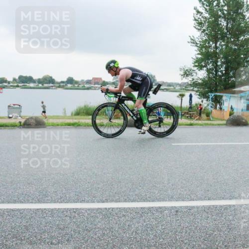 21.06.2025 - 27. Vierlanden-Triathlon H.Heesch http://msf.ph/oto/8008226 15.06.2025 13:26:56 Radfahren 1233, 1242, 1310 meine-sportfotos.de
