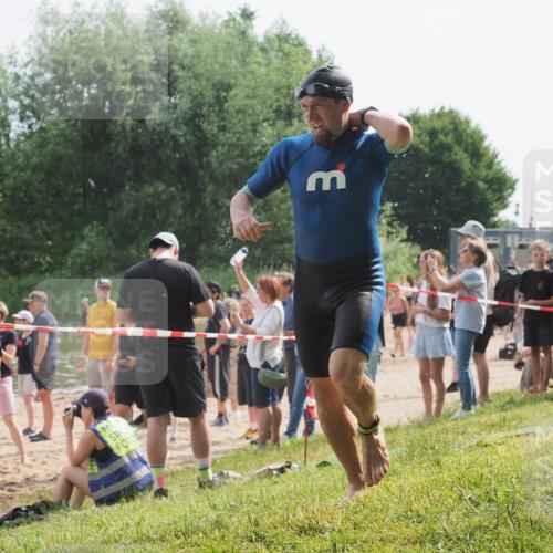15.06.2025 - 27. Vierlanden-Triathlon KatJ http://msf.ph/oto/8008244 15.06.2025 10:06:36 Schwimmen 394, 434, 440 meine-sportfotos.de