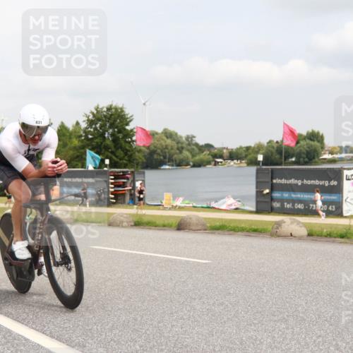 21.06.2025 - 27. Vierlanden-Triathlon H.Heesch http://msf.ph/oto/8008247 15.06.2025 12:15:16 Radfahren 831, 910 meine-sportfotos.de