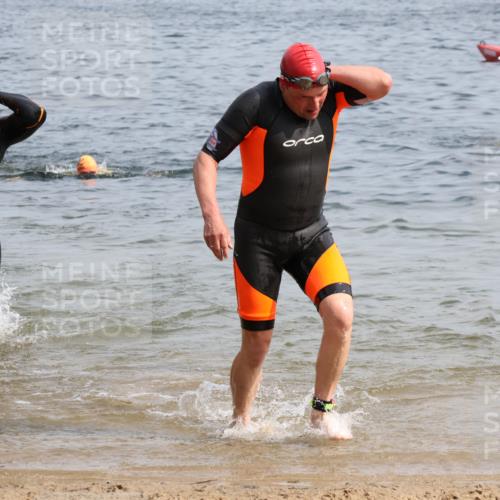 15.06.2025 - 27. Vierlanden-Triathlon Lena Gebhardt http://msf.ph/oto/8008296 15.06.2025 10:05:51 Schwimmen 372, 392, 410, 435, 442, 450, 458 meine-sportfotos.de