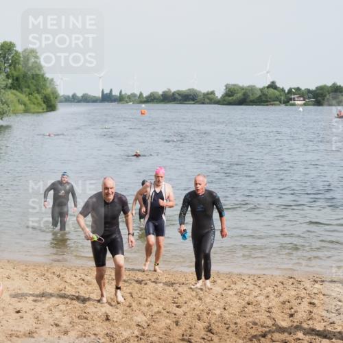 21.06.2025 - 27. Vierlanden-Triathlon MichiJ http://msf.ph/oto/8008310 15.06.2026 10:08:32 Schwimmen 387, 454, 469 meine-sportfotos.de
