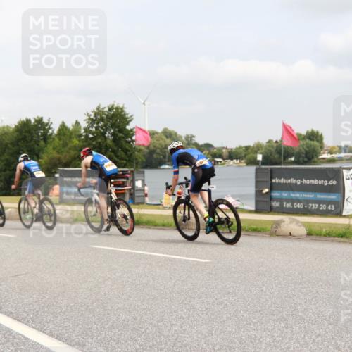 21.06.2025 - 27. Vierlanden-Triathlon H.Heesch http://msf.ph/oto/8008312 15.06.2025 12:15:28 Radfahren 643, 688, 924, 1044, 1045, 1046, 1047, 1048 meine-sportfotos.de