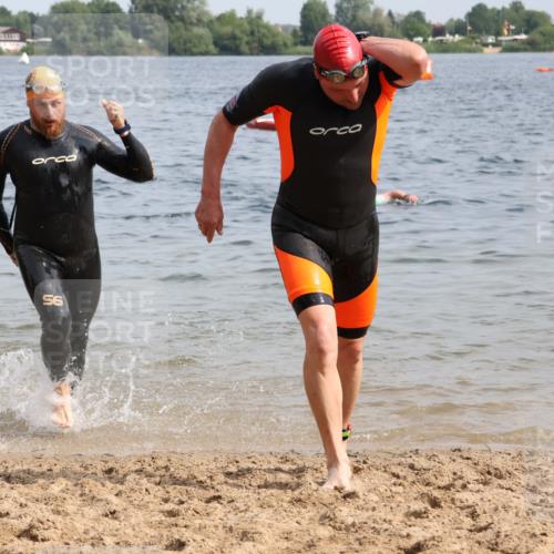 15.06.2025 - 27. Vierlanden-Triathlon Lena Gebhardt http://msf.ph/oto/8008329 15.06.2025 10:05:53 Schwimmen 372, 392, 410, 435, 442, 450, 458 meine-sportfotos.de