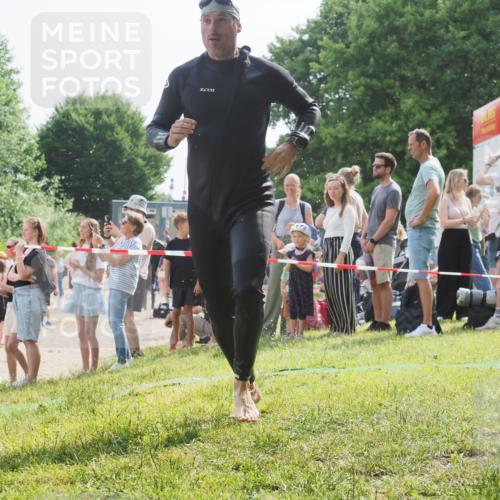 15.06.2025 - 27. Vierlanden-Triathlon KatJ http://msf.ph/oto/8008332 15.06.2025 10:06:40 Schwimmen 394, 434, 440 meine-sportfotos.de