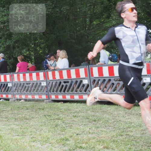 21.06.2025 - 27. Vierlanden-Triathlon KatJ http://msf.ph/oto/8008354 15.06.2025 13:02:19 Ziel 73, 727, 1029, 1030, 1031, 1033 meine-sportfotos.de