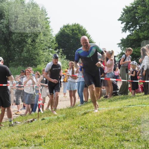 15.06.2025 - 27. Vierlanden-Triathlon KatJ http://msf.ph/oto/8008359 15.06.2025 10:06:47 Schwimmen 367, 386, 388, 423, 440, 441, 457 meine-sportfotos.de